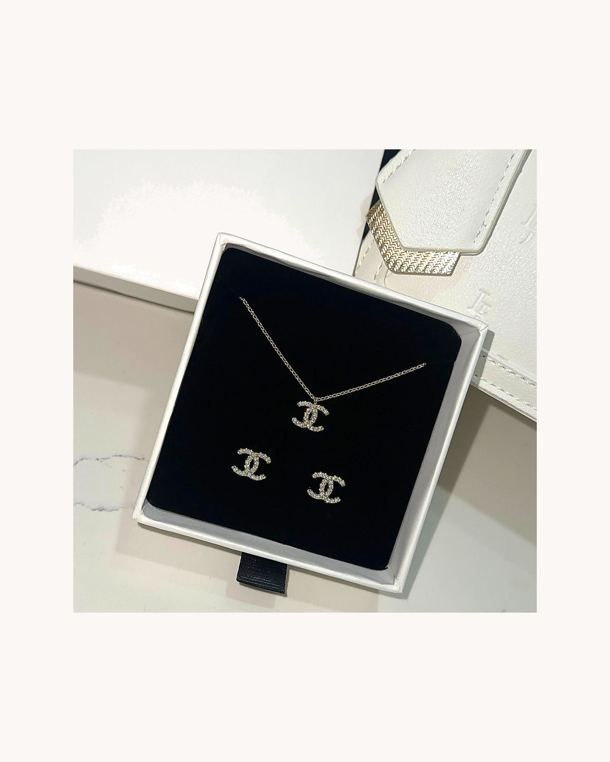 EXCLUSIVE | Leni Set Gold