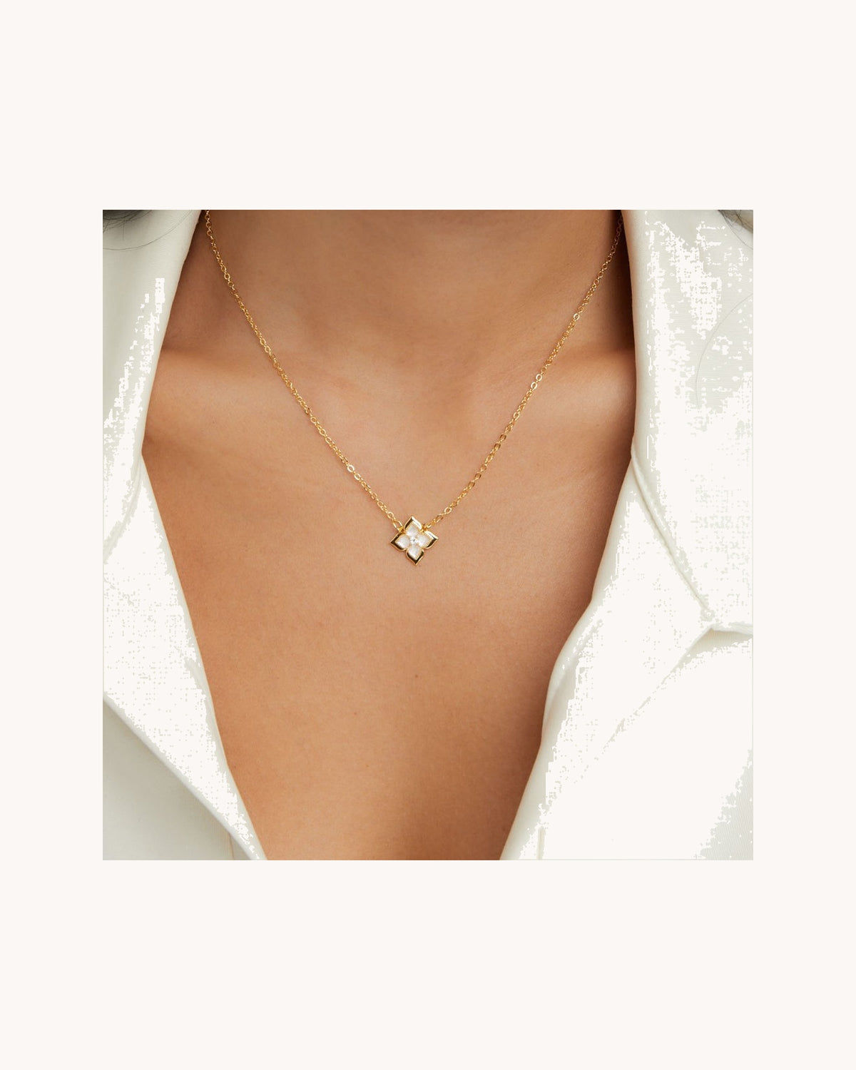 Dalia | White Iris Clover Necklace