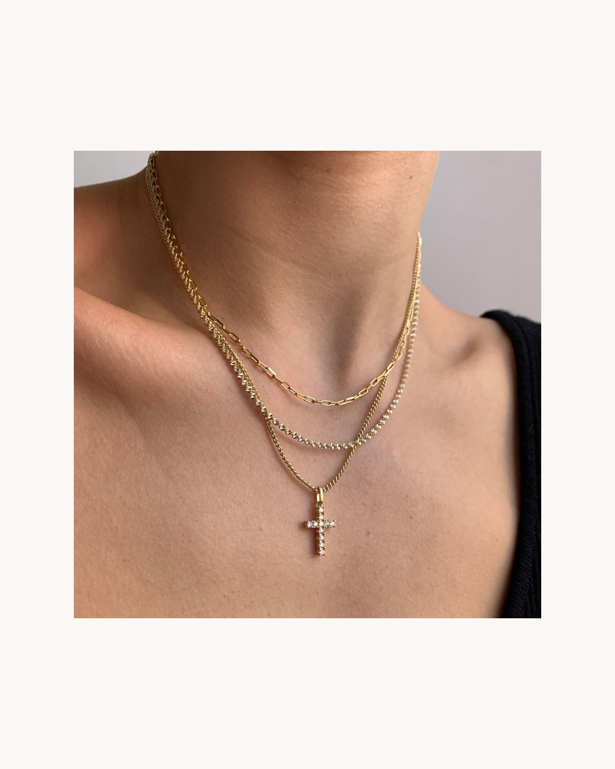 EXCLUSIVE | Elegance Cross necklace