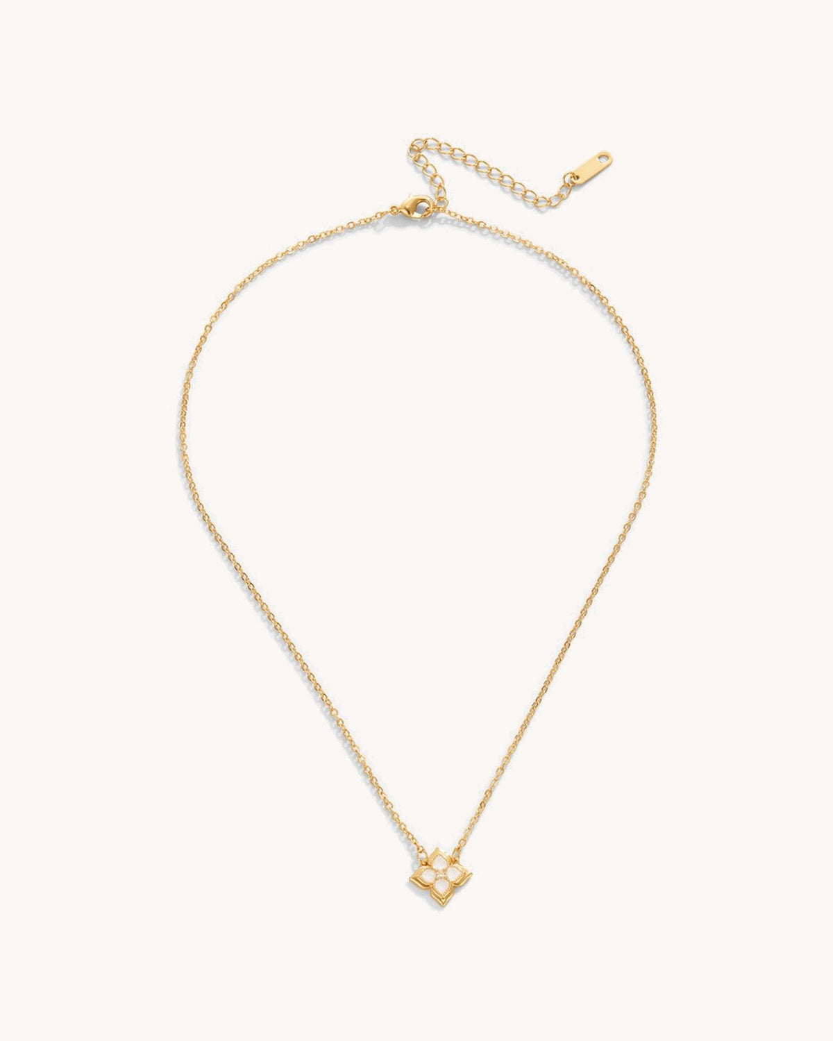 Dalia | White Iris Clover Necklace